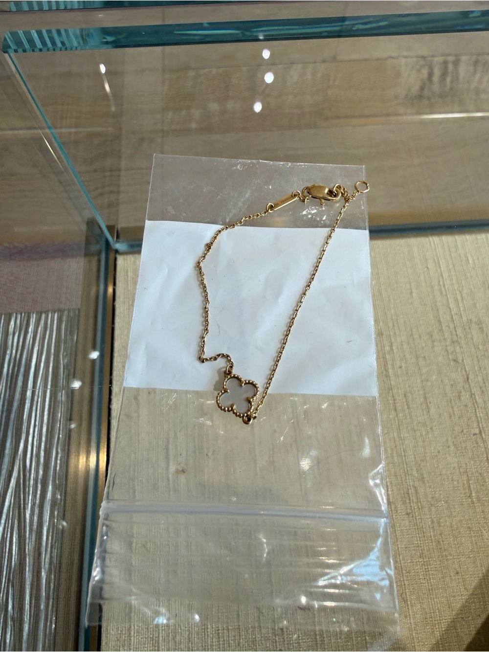 Van Cleef 18K Yellow Gold Mother of Pearl Sweet Alhambra Bracelet - Picture 5 of 8